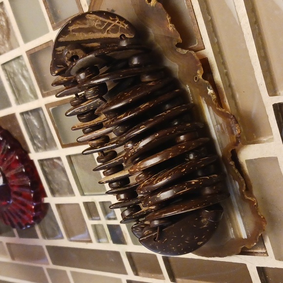 Artisan Coconut Shell bracelet - Picture 4 of 7